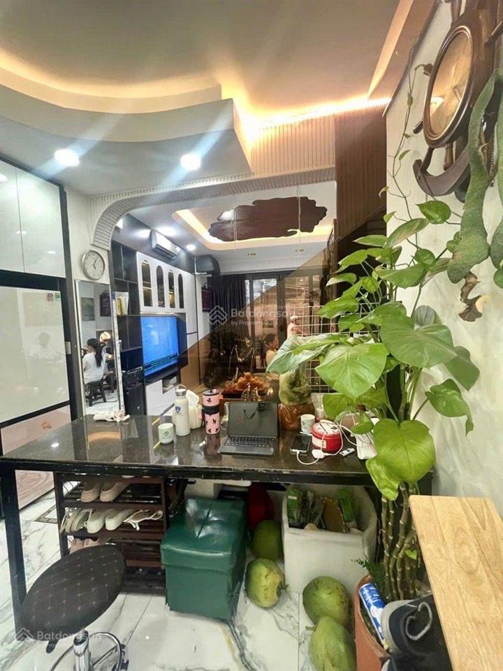 Mặt tiền cầm bá thước phú nhuânn  4 tầng  ngang 4.1m  ở kinh doanh đỉnh  giá chỉ 9.99 tỷ tl