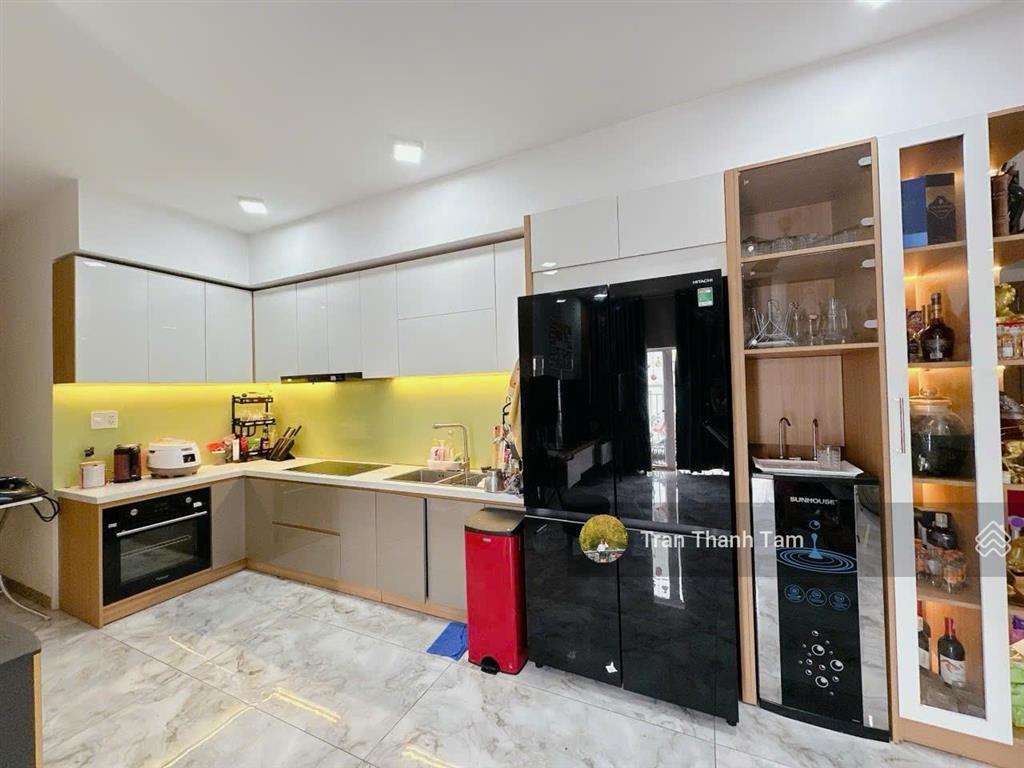 Chính chủ cần bán nhanh căn hộ oriental plaza 84m2 2pn 2wc giá 4 tỷ 350.  0932 349 *** thanh tâm