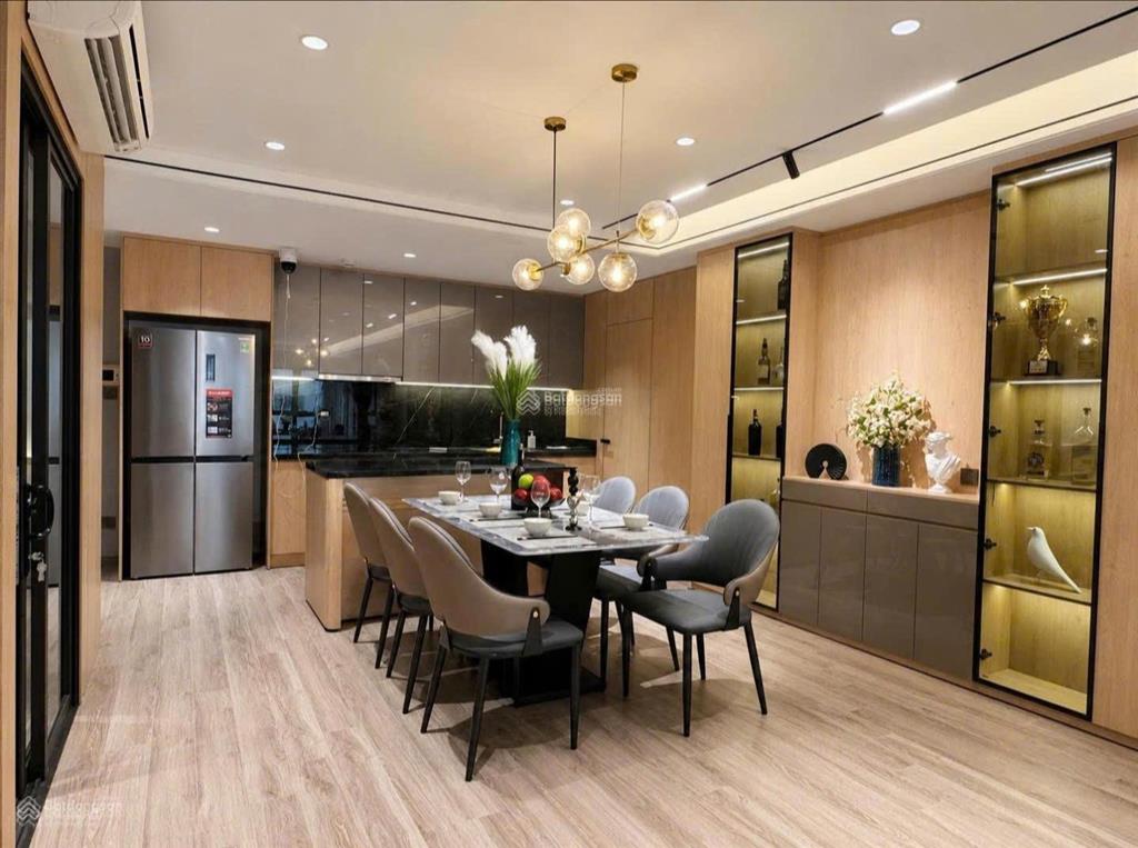 Chính chủ gửi bán căn cc flc 159m2, giá 9,5 tỷ, sổ sẵn, 3 ngủ, 2 vs,chủ cần bán gấp tại flc mỹ đình