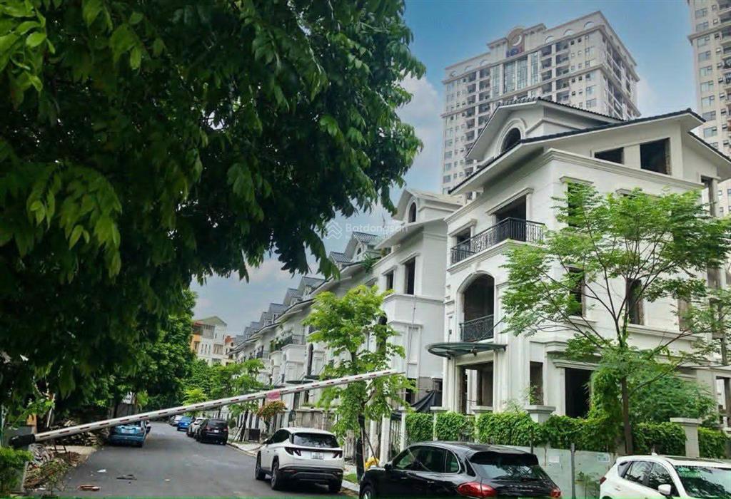 Chính chủ gửi bán căn biệt thự hdi tây hồ, dt 132m2, mt 8,5m, xây 4t + hầm, giá 63tỷ, đã hoàn thiện