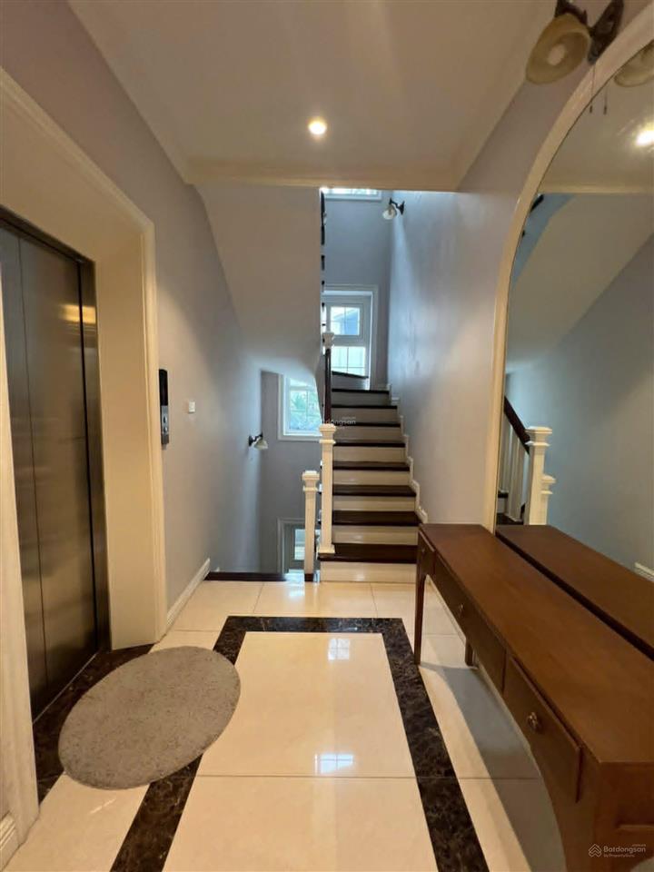 Chính chủ gửi bán căn biệt thự hdi tây hồ, dt 132m2, mt 8,5m, xây 4t + hầm, giá 63tỷ, đã hoàn thiện
