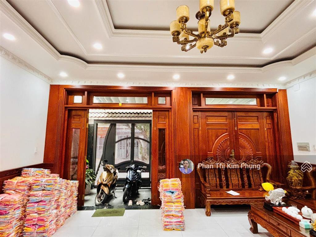 Nhà đẹp thang máy đường nguyễn văn huyên  6.7mx17.2m, 3 lầu mới