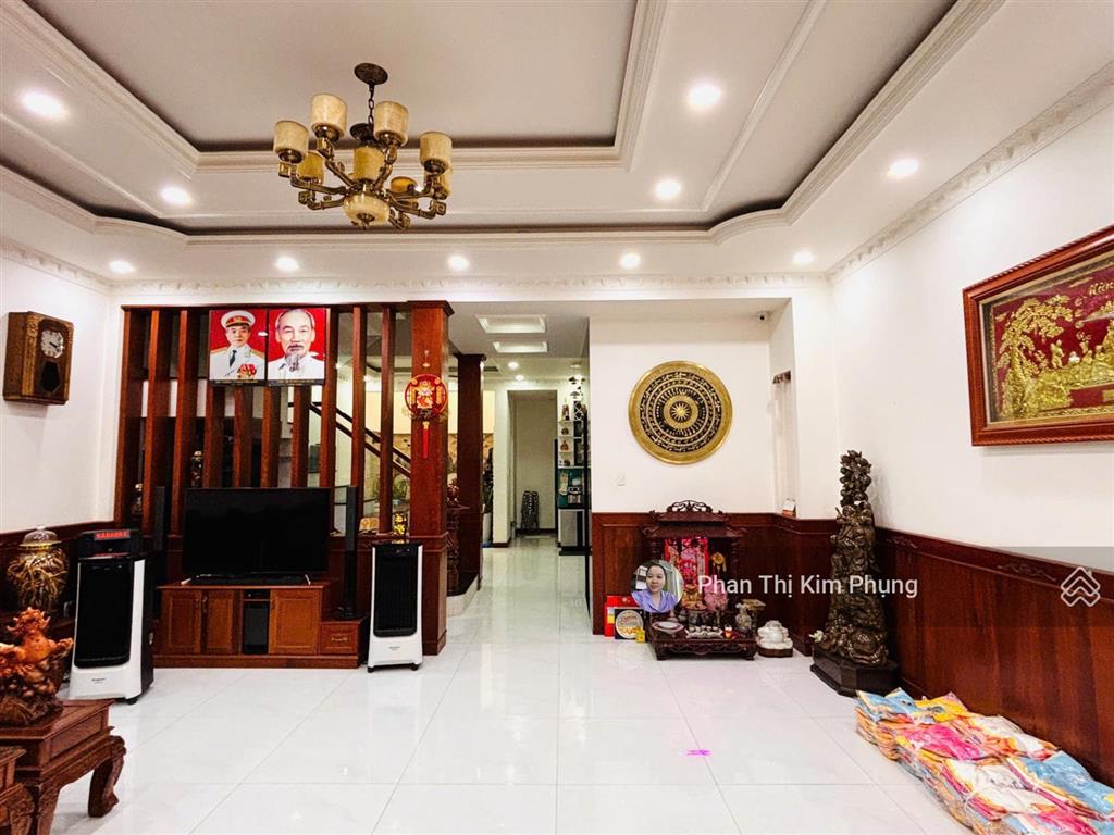 Nhà đẹp thang máy đường nguyễn văn huyên  6.7mx17.2m, 3 lầu mới