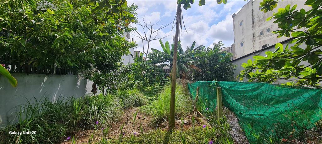 Cần bán lô đất 81.6 m2 sổ hồng xây tự do, trệt 2 lầu giá có 2 tỷ 550 triệu 0902 370 ***