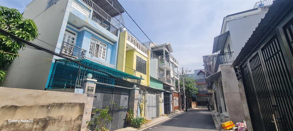 Cần bán lô đất 81.6 m2 sổ hồng xây tự do, trệt 2 lầu giá có 2 tỷ 550 triệu 0902 370 ***