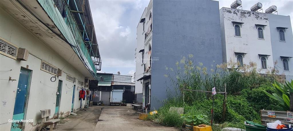 Cần bán lô đất 81.6 m2 sổ hồng xây tự do, trệt 2 lầu giá có 2 tỷ 550 triệu 0902 370 ***