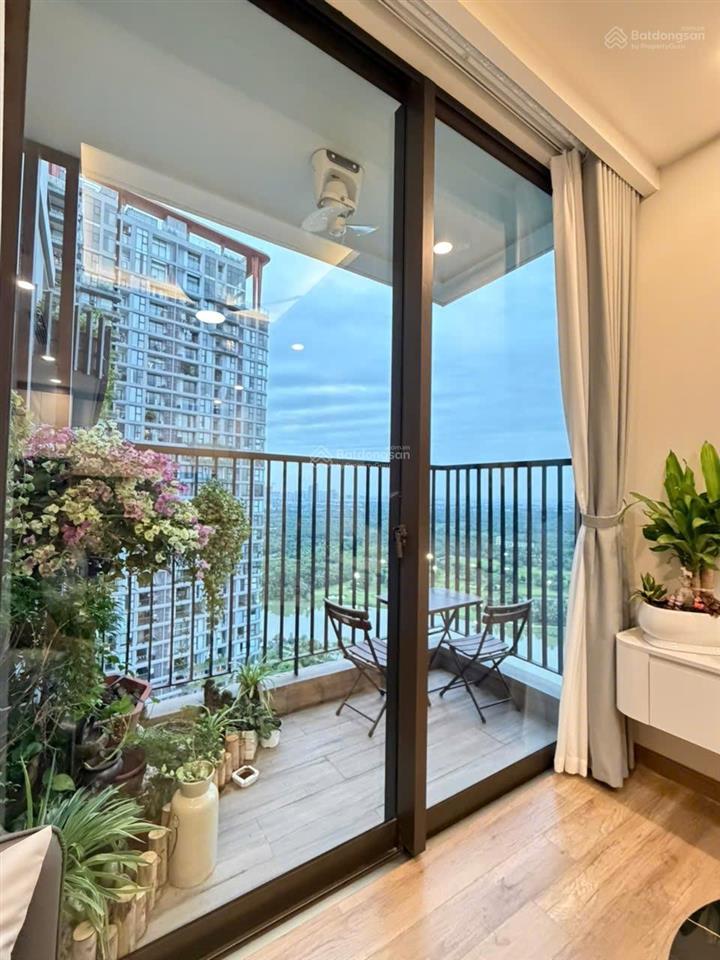 Bán căn 2 phòng ngủ onsen ecopark 65m2 tầng đẹp view hồ, giá 6.35 tỷ bao phí