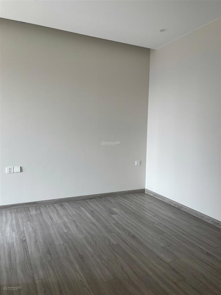 Bán căn 2 p ngủ toà sky forest hướng nam, giá 4.350 tỷ bao phí tầng trung view sông hồng