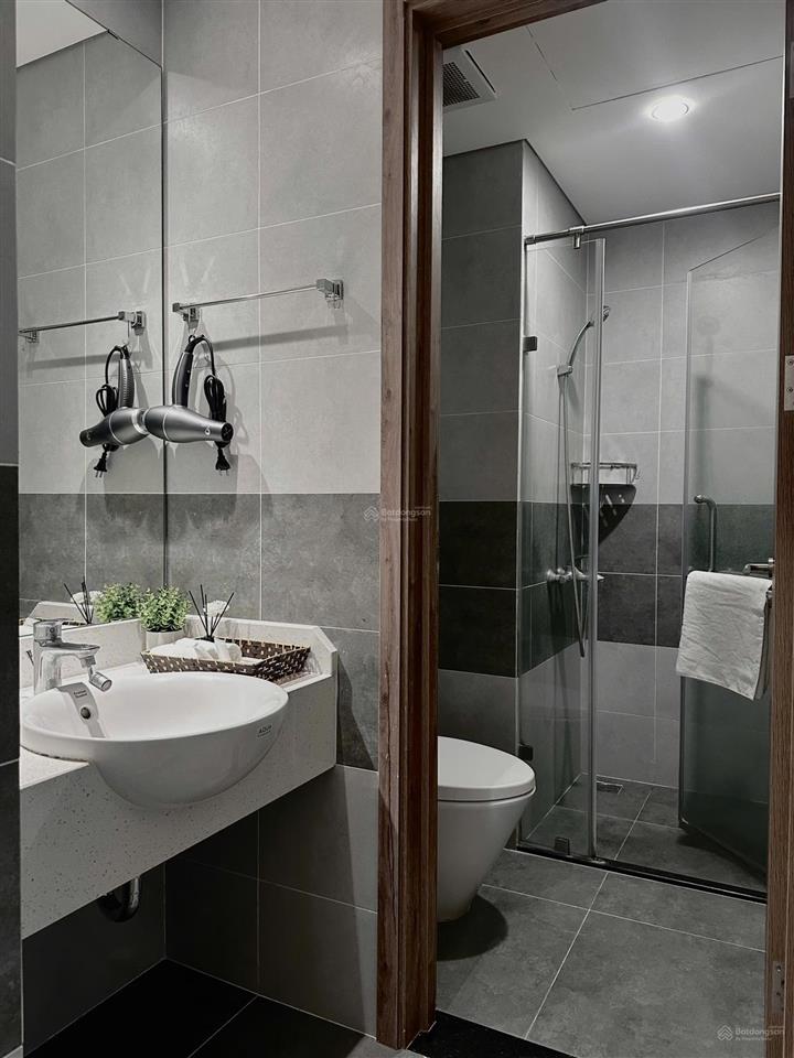 Bán căn 2 ngủ toà s3 skyoasis ban công tây bắc view sông hồng giá 3.7 tỷ bao phí