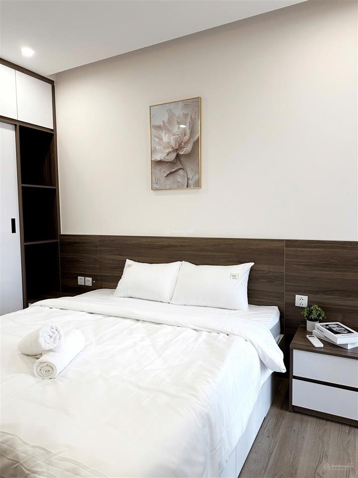 Bán căn 2 ngủ toà s3 skyoasis ban công tây bắc view sông hồng giá 3.7 tỷ bao phí