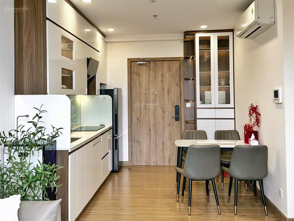 Bán căn 2 ngủ toà s3 skyoasis ban công tây bắc view sông hồng giá 3.7 tỷ bao phí