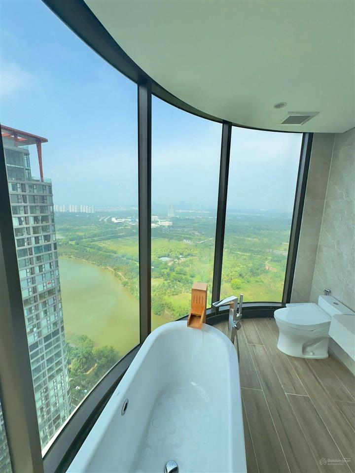 Bán căn 3 ngủ toà landmark 92m view hồ giá 8.x tỷ bao phí  0925 988 ***