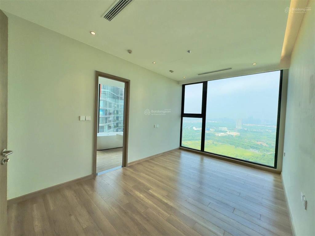 Bán căn 3 ngủ toà landmark 92m view hồ giá 8.x tỷ bao phí  0925 988 ***