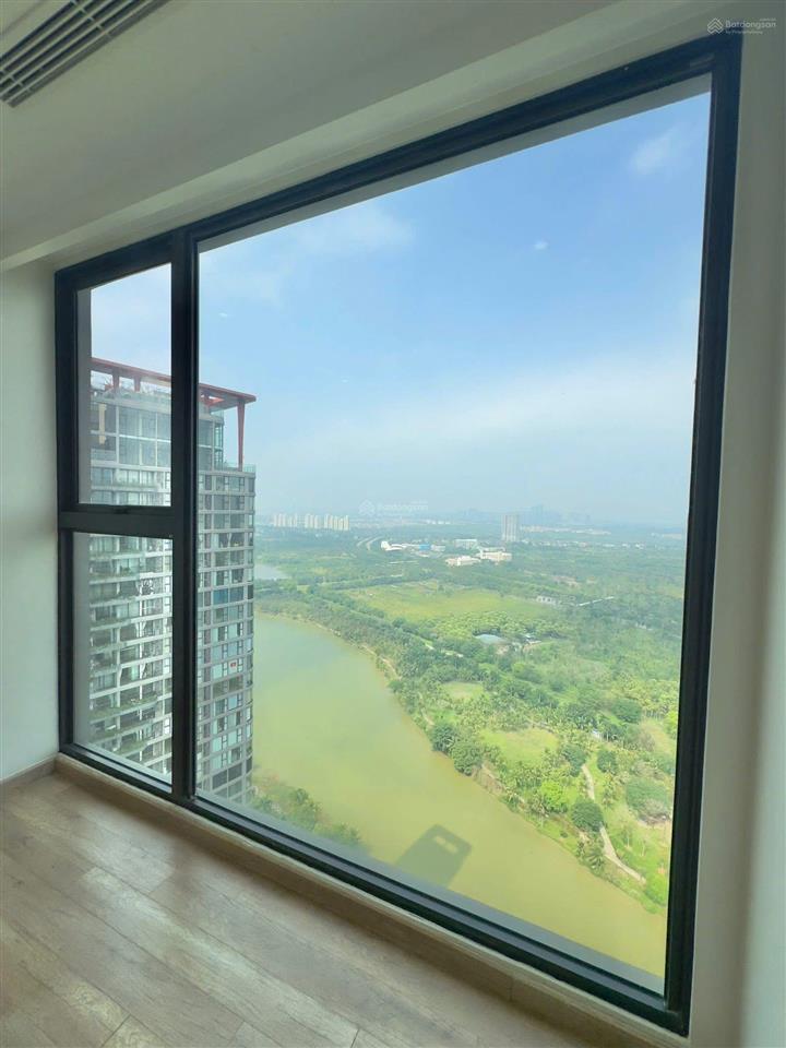 Bán căn 3 ngủ toà landmark 92m view hồ giá 8.x tỷ bao phí  0925 988 ***