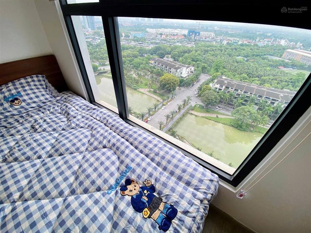 Bán căn 2 ngủ tòa lake 2 ecopark ban công đông nam view hồ giá 4,1 tỷ