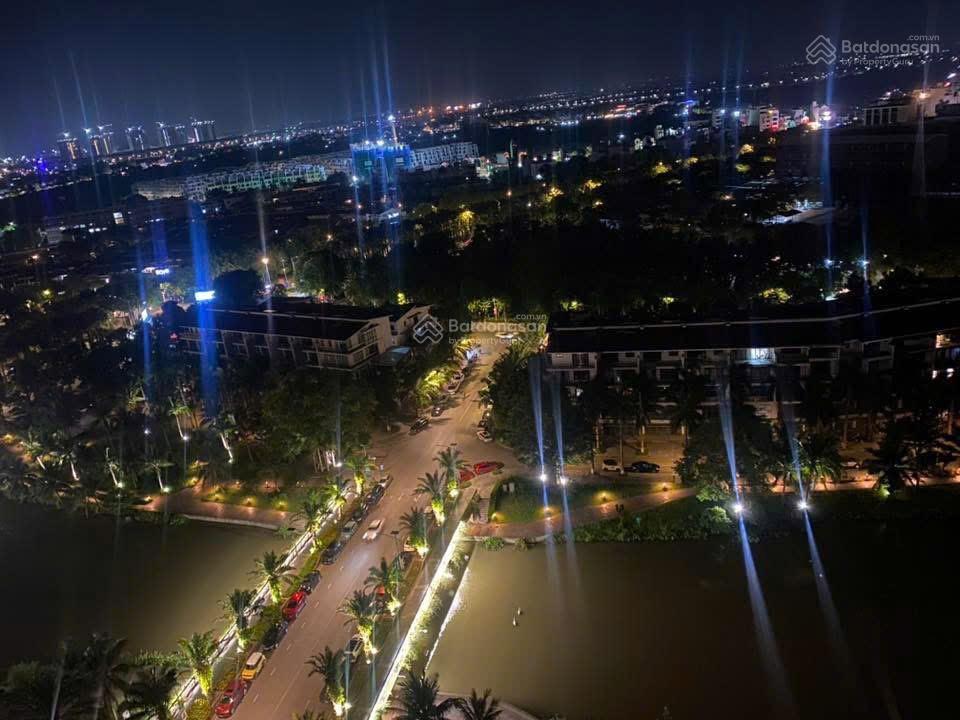 Bán căn 2 ngủ tòa lake 2 ecopark ban công đông nam view hồ giá 4,1 tỷ