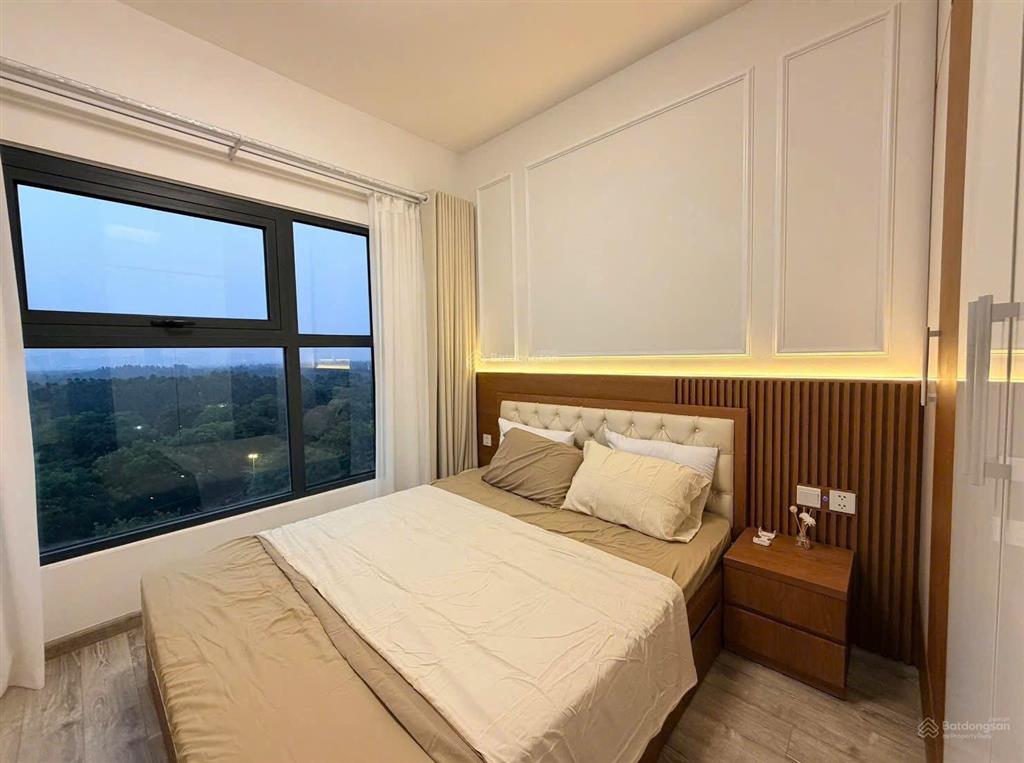 Bán căn 2 ngủ 77m toà lake1 view sân golf giá 5,x tỷ bao phí  0925 988 ***