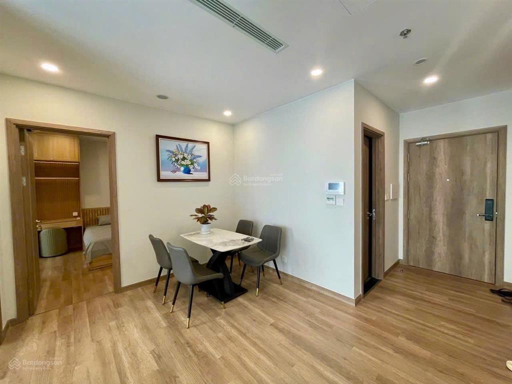 Bán căn 2 ngủ toà r2 onsen 67m view hồ giá 6.1 tỷ bao phí  0925 988 ***