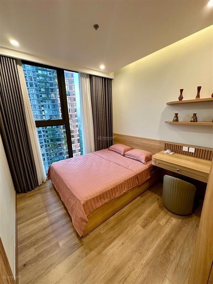 Bán căn 2 ngủ toà r2 onsen 67m view hồ giá 6.1 tỷ bao phí  0925 988 ***