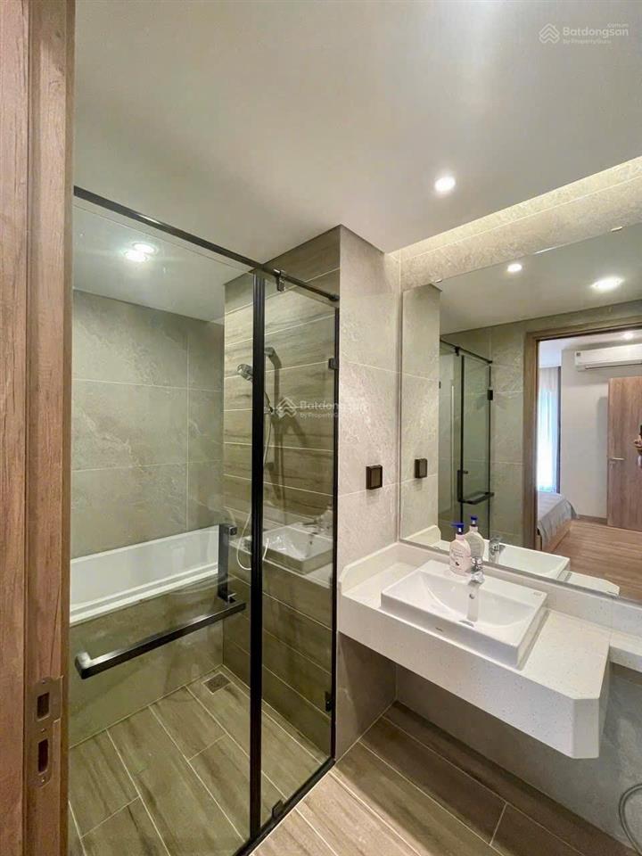 Bán căn 2 ngủ toà r2 onsen 67m view hồ giá 6.1 tỷ bao phí  0925 988 ***