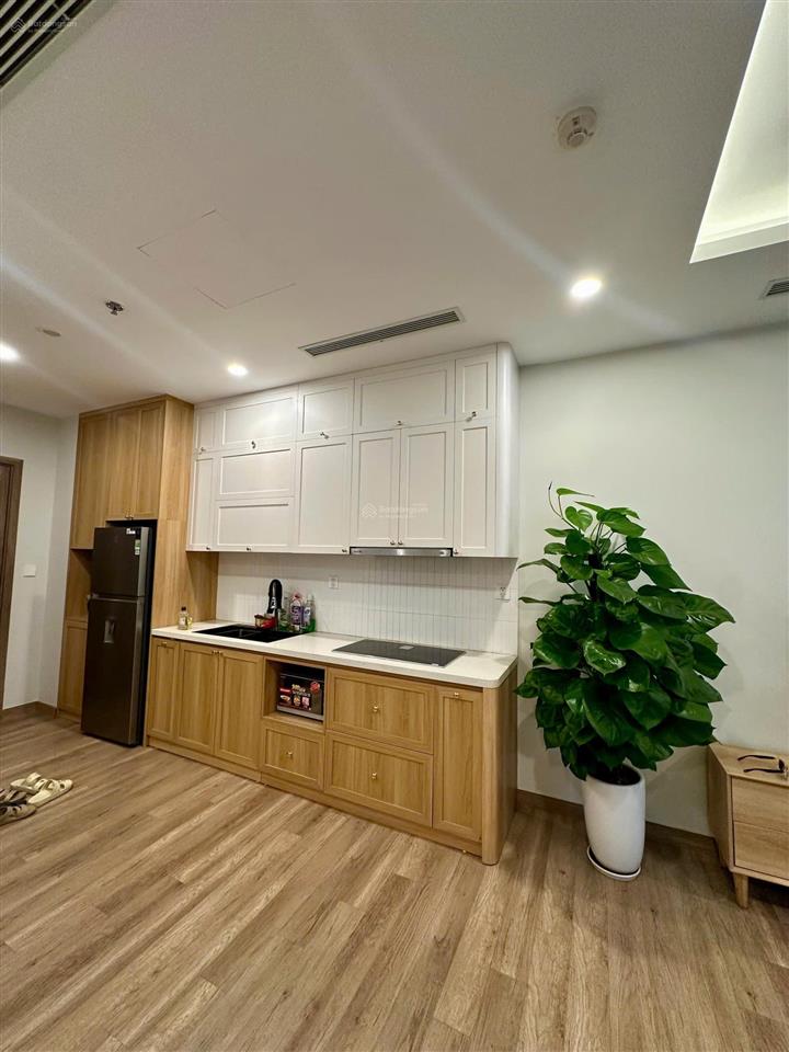 Bán căn 2 ngủ toà r2 onsen 67m view hồ giá 6.1 tỷ bao phí  0925 988 ***
