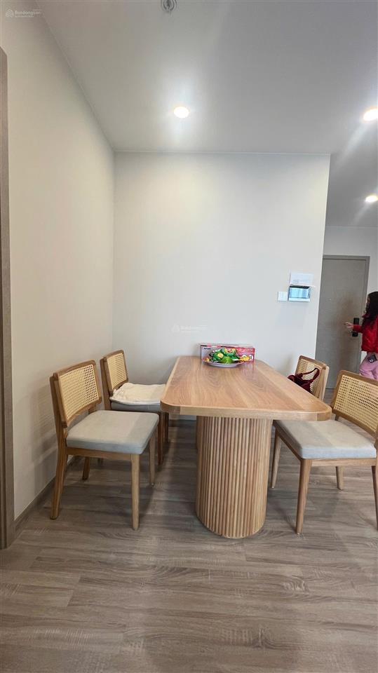 Cho thuê căn 2 ngủ sky forest residences ecopark nhà full nội thất mới tinh giá 8tr.  0925 988 ***