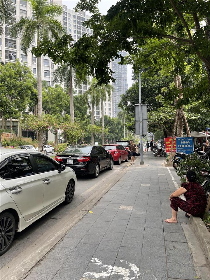 Bán căn 2 phòng ngủ tòa a westbay tầng trung giá 2,9x tỷ bao phí