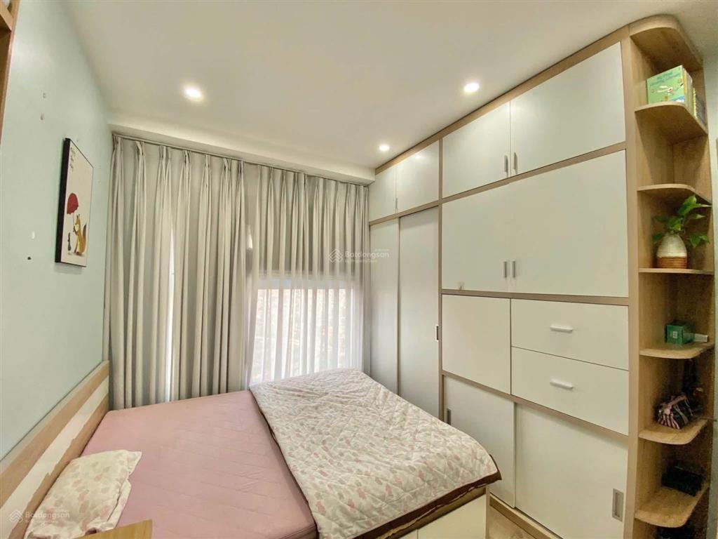Bán căn 2 phòng ngủ tòa a westbay tầng trung giá 2,9x tỷ bao phí