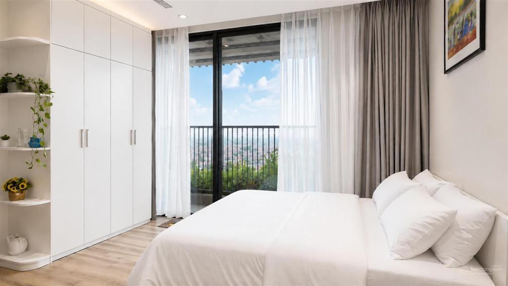 Bán căn studio tòa landmark ecopark giá thấp hơn thị trường 300tr chỉ 2.x tỷ.  0925 988 ***
