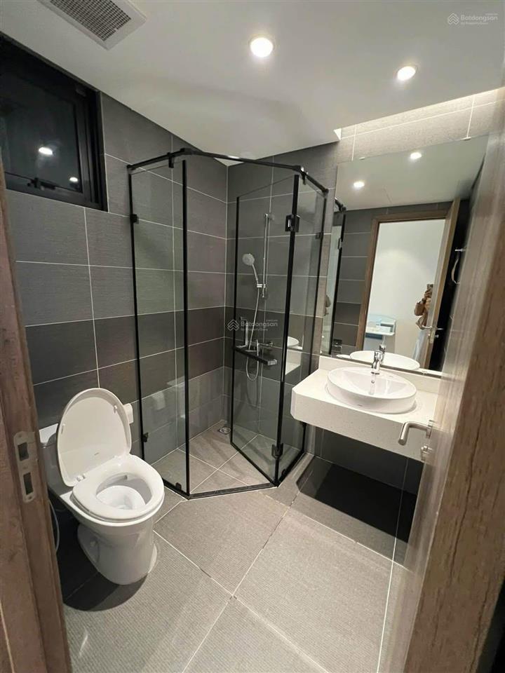 Cho thuê căn 3 ngủ tòa landmark tầng 8 nhà full đồ giá thuê 15tr/tháng  0925 988 ***