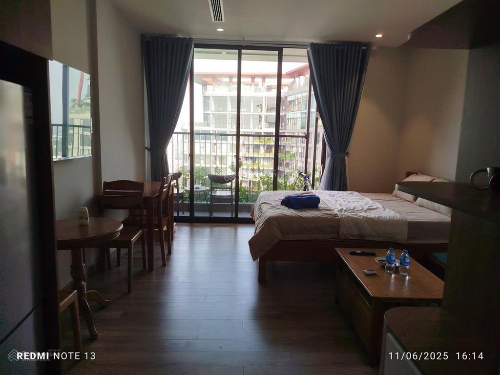 Giá giảm 500tr căn studio tòa landmark hướng đông nam view sân golf giá 2.9 tỷ bao phí