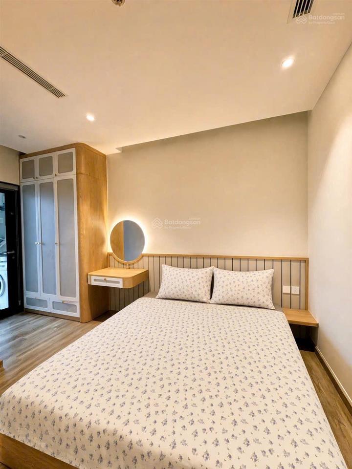 Cho thuê căn 2 ngủ tòa landmark view sân golf, hồ thiên nga giá 12tr/tháng full đồ