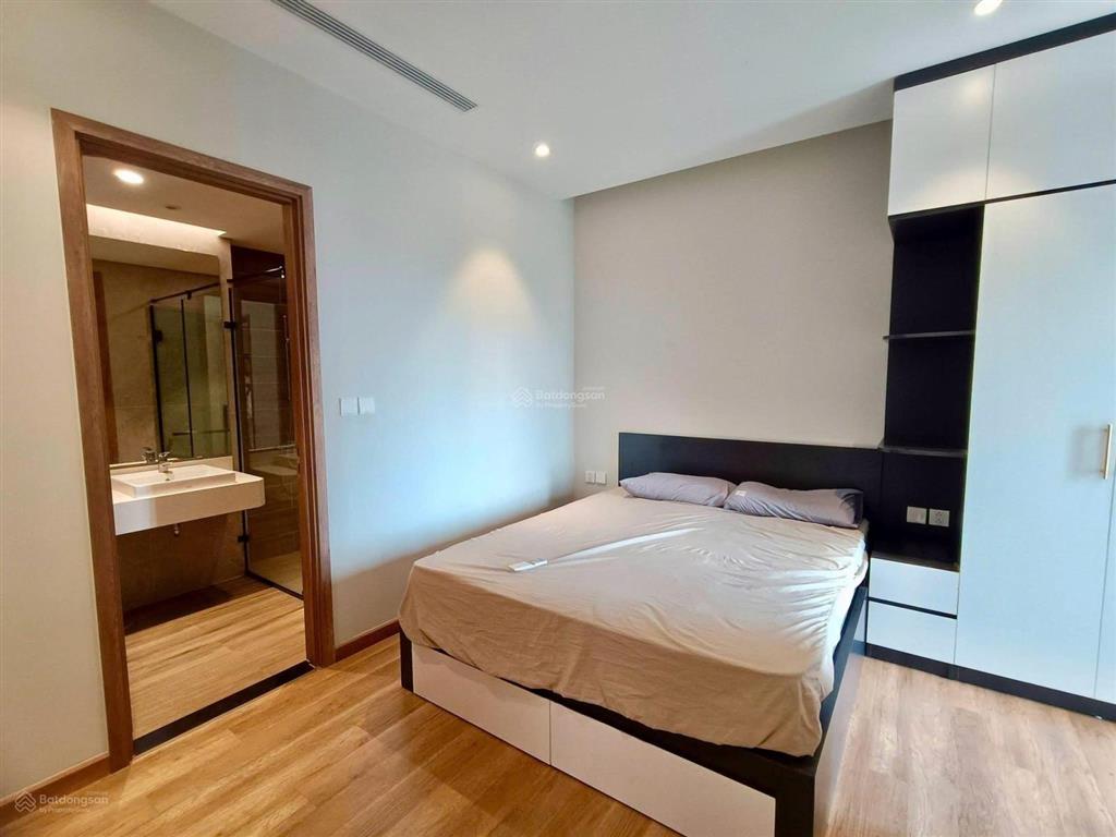 Giảm 800tr bán căn 2 phòng ngủ tòa landmark có phòng xông hơi, giá 4,290 tỷ bao phí full nội thất