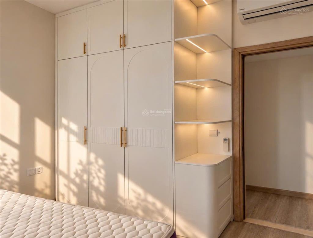 Bán căn 2 ngủ tòa lake2 tầng đẹp full đồ giá 3,580 tỷ bao phí