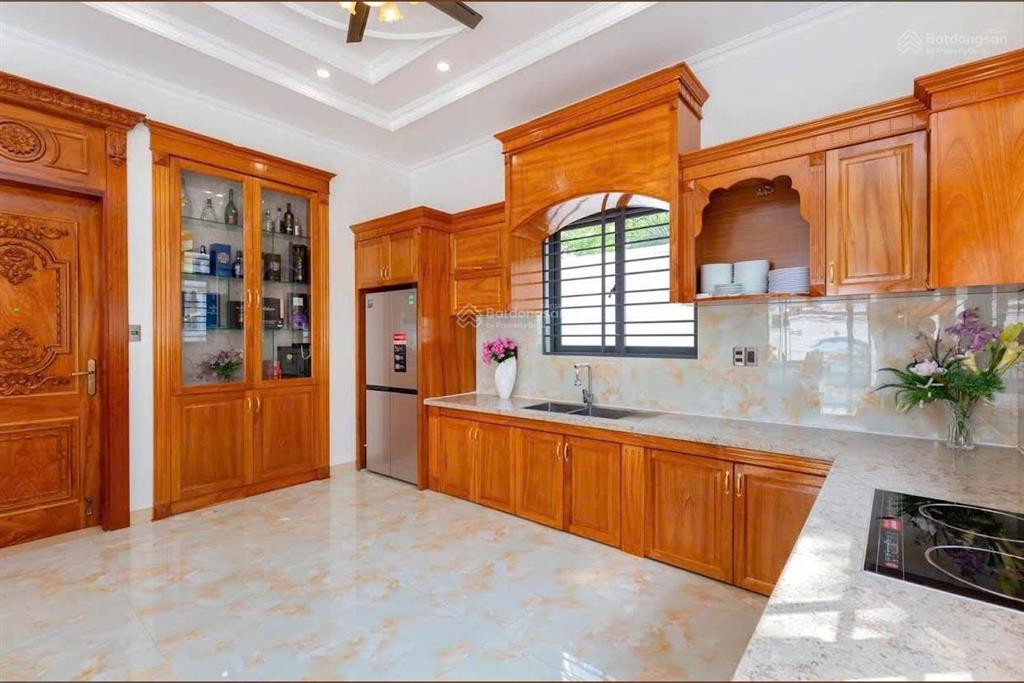 Bán biệt thự cao cấp góc 2 mặt tiền view biển bãi sau vũng tàu. vị trí đẹp nhất ngay cổng dự án