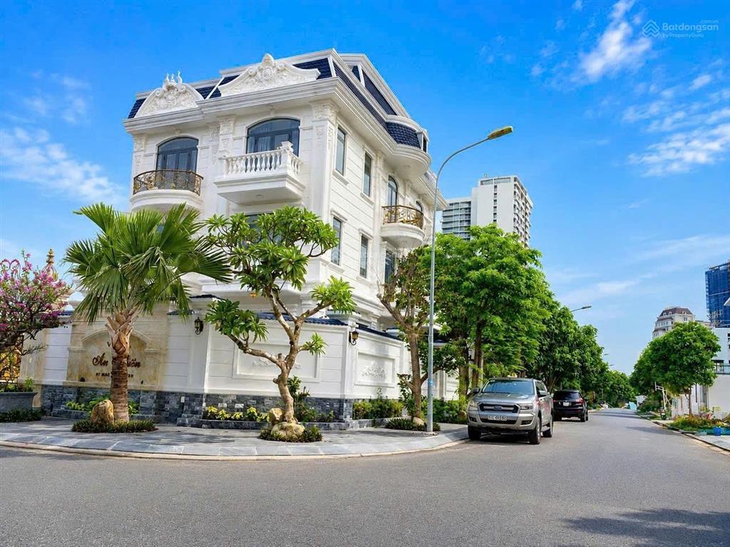 Bán biệt thự cao cấp góc 2 mặt tiền view biển bãi sau vũng tàu. vị trí đẹp nhất ngay cổng dự án