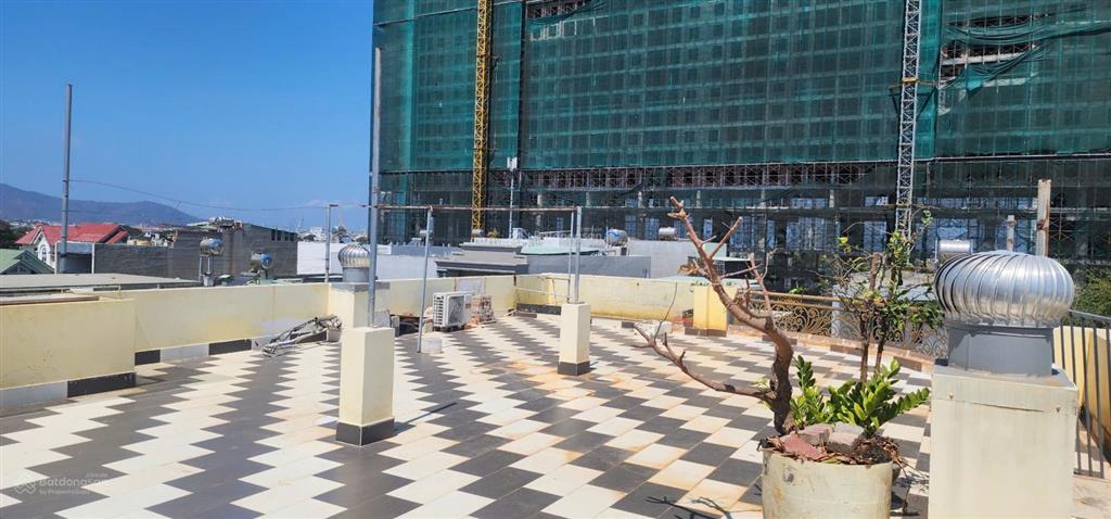 Cho thuê tòa 5 tầng góc 2 mặt tiền khu đt chí linh vũng tàu vị trí kinh doanh đắc địa, dt sàn 820m