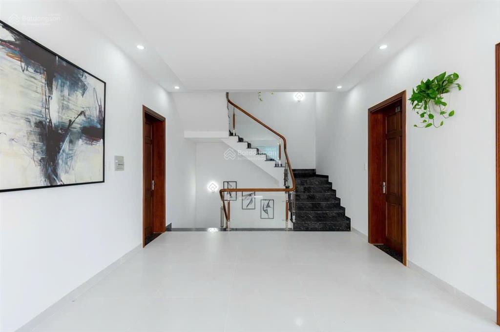 Cho thuê biệt thự biển khu resort long cung chỉ 200m đến bãi biển, hồ bơi riêng, 8 phòng ngủ