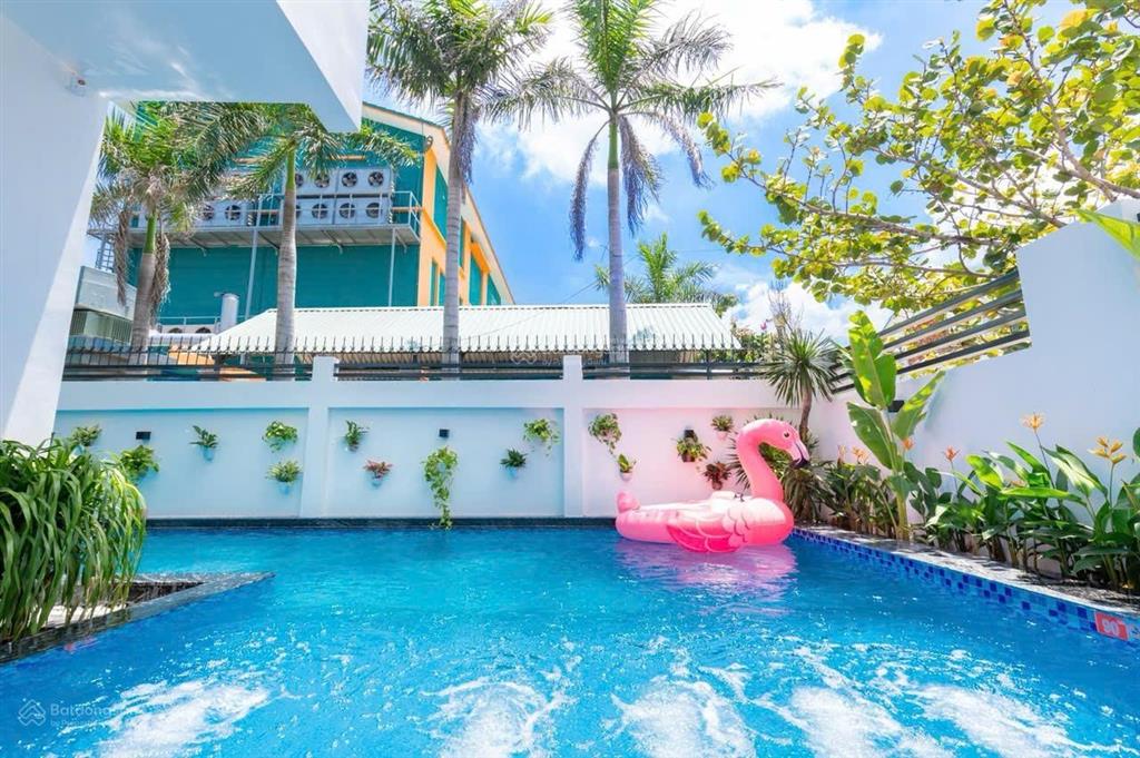 Cho thuê biệt thự biển khu resort long cung chỉ 200m đến bãi biển, hồ bơi riêng, 8 phòng ngủ