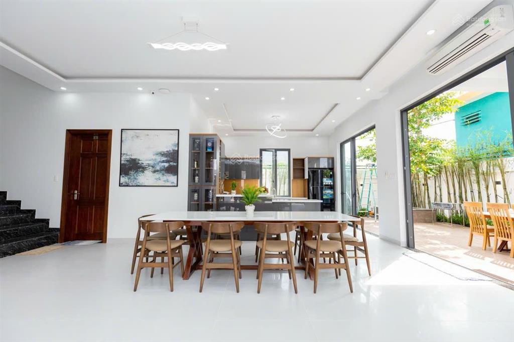 Cho thuê biệt thự biển khu resort long cung chỉ 200m đến bãi biển, hồ bơi riêng, 8 phòng ngủ