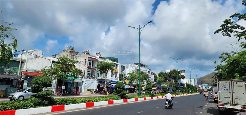 Cho thuê mặt tiền ngã 3 thống nhất, trung tâm p. 3 vũng tàu ngang 10m giá siêu tốt 20 tr/tháng