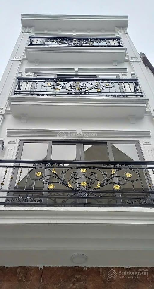 Nhà lạc long quân, 50m2, mặt ngõ kinh doanh, gara 7 chỗ, nhà đẹp ở ngay