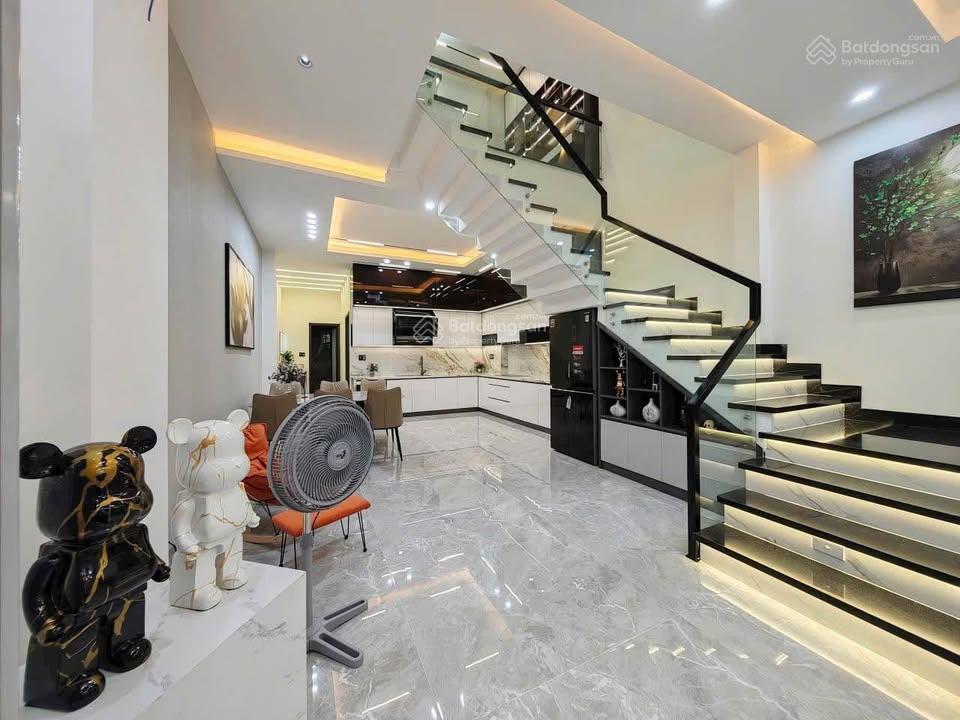 Nhà lạc long quân, 50m2, mặt ngõ kinh doanh, gara 7 chỗ, nhà đẹp ở ngay