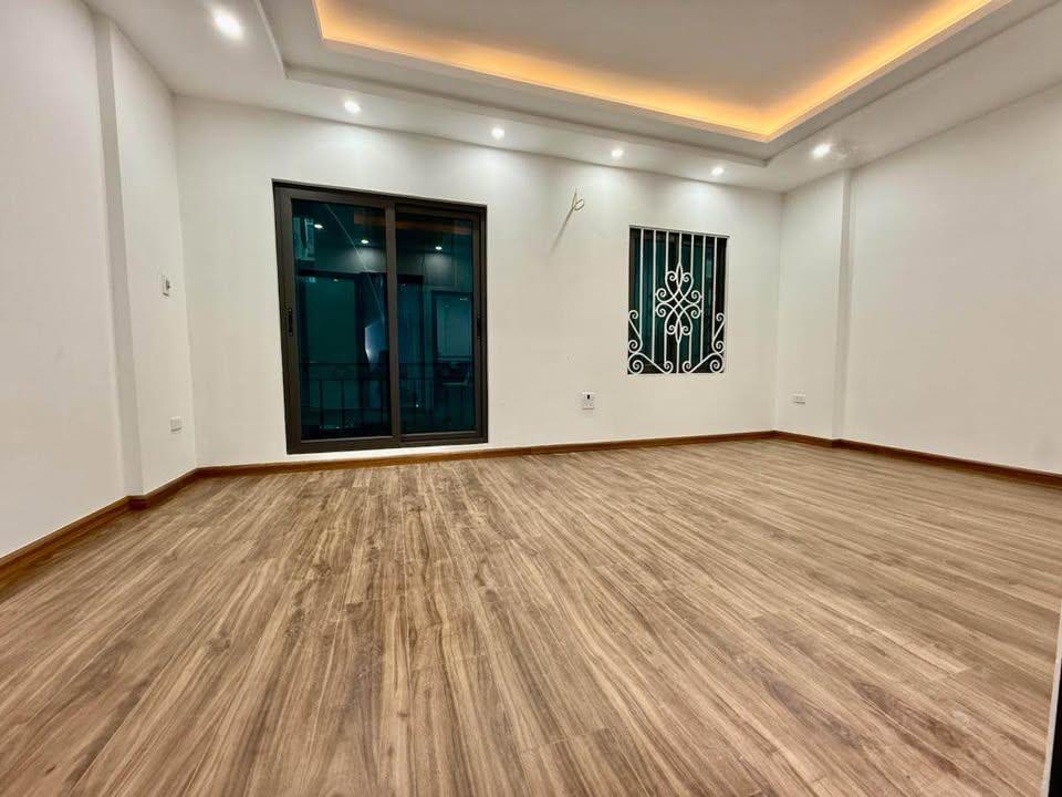 Nhà lạc long quân, 50m2, mặt ngõ kinh doanh, gara 7 chỗ, nhà đẹp ở ngay