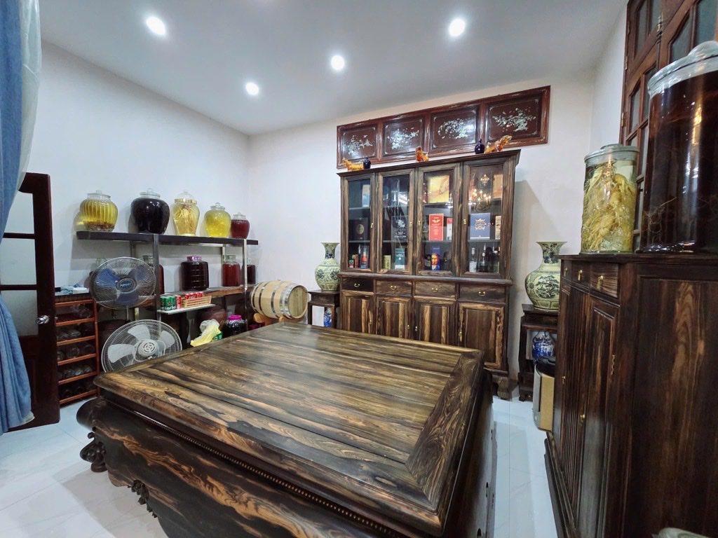 Nhà lạc long quân, 50m2, mặt ngõ kinh doanh, gara 7 chỗ, nhà đẹp ở ngay