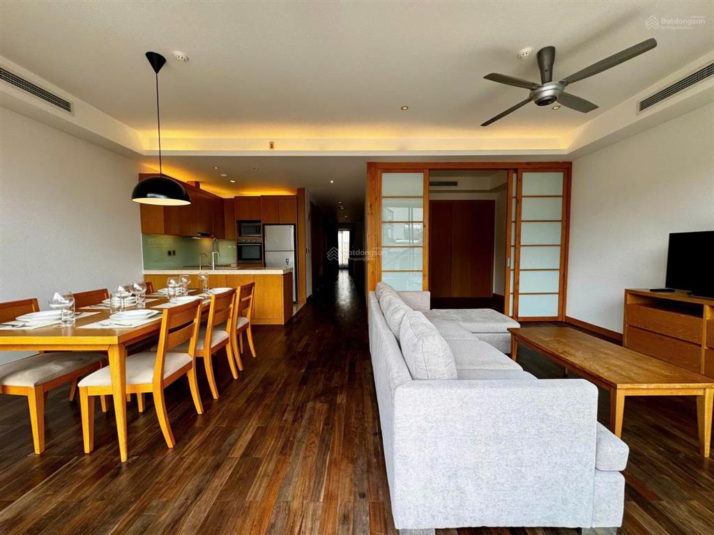 Nhà hoàng quốc việt, 70m2, 60m ra mặt phố, mặt ngõ ô tô tránh, kinh doanh cực đẹp