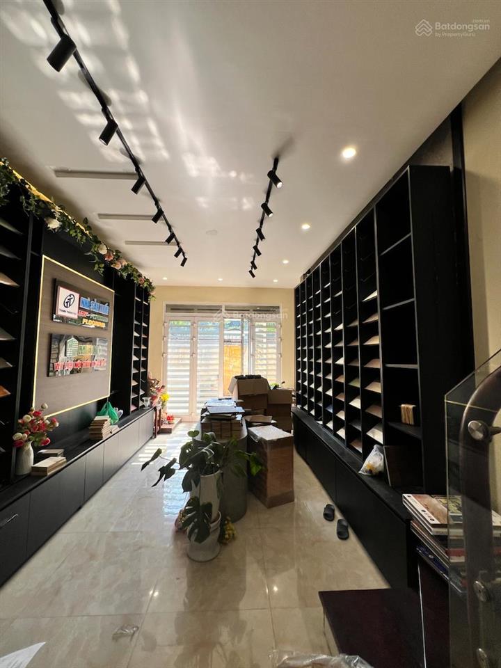 Nhà hoàng quốc việt, 50m2, 6 tầng, thang máy, gara ô tô, phân lô, 100m ra phố