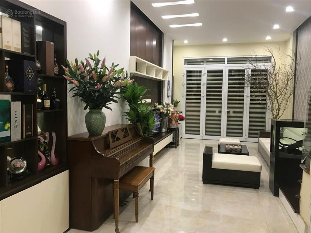 Nhà hoàng quốc việt, 50m2, 6 tầng, thang máy, gara ô tô, phân lô, 100m ra phố