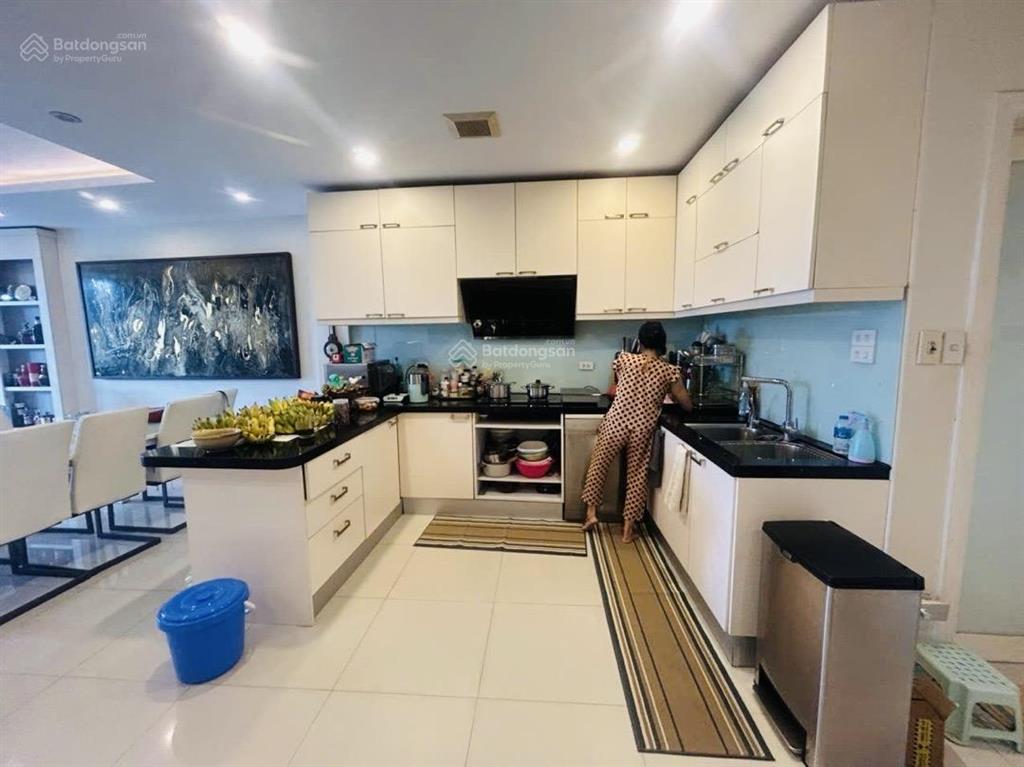 Nhà phố duy tân 60m2, gara 7 chỗ, mặt ngõ ô tô tránh, 20m ra phố, 5 tầng kiên cố