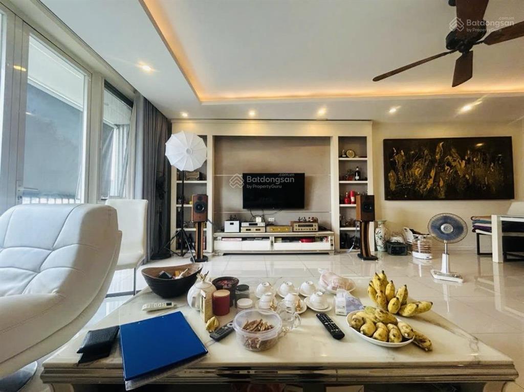 Nhà phố duy tân 60m2, gara 7 chỗ, mặt ngõ ô tô tránh, 20m ra phố, 5 tầng kiên cố